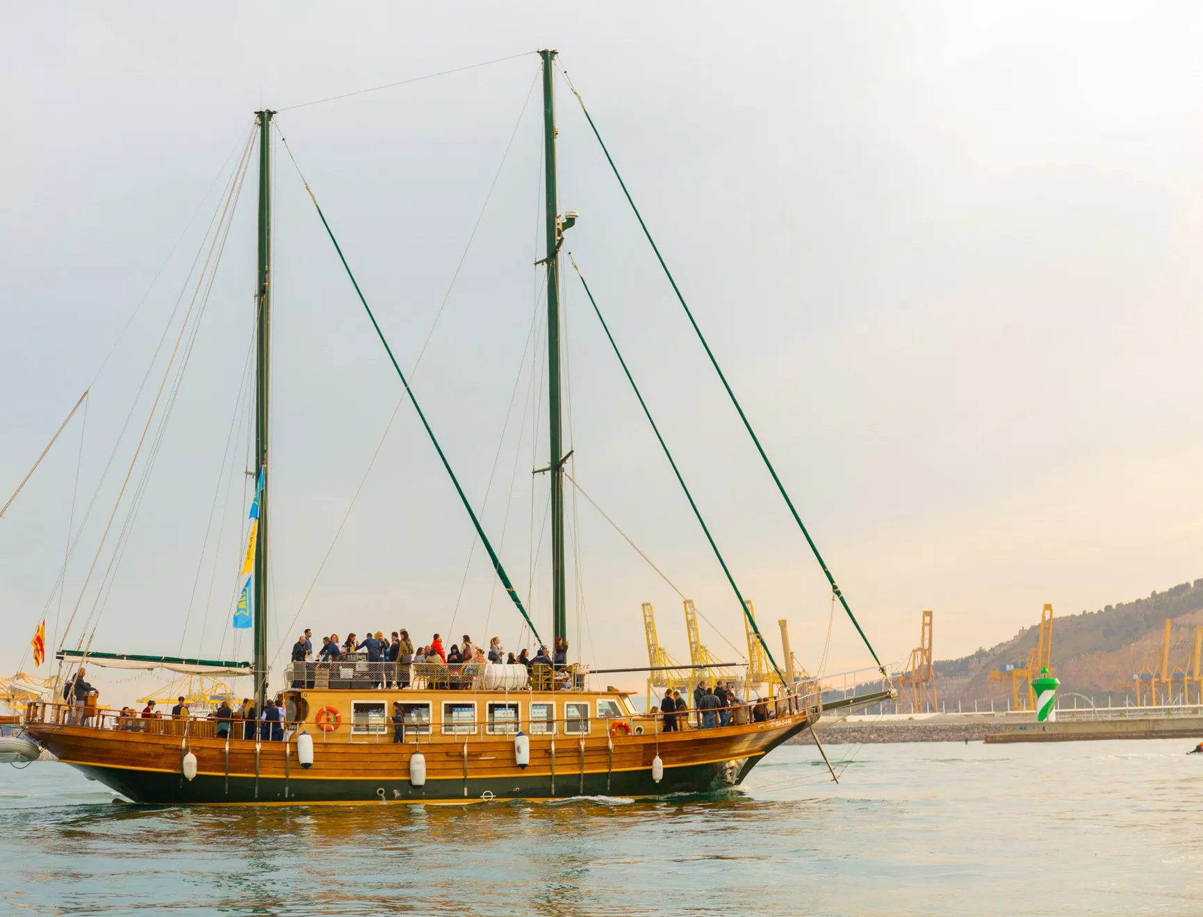 book a beautiful galleon for your group in barcelona