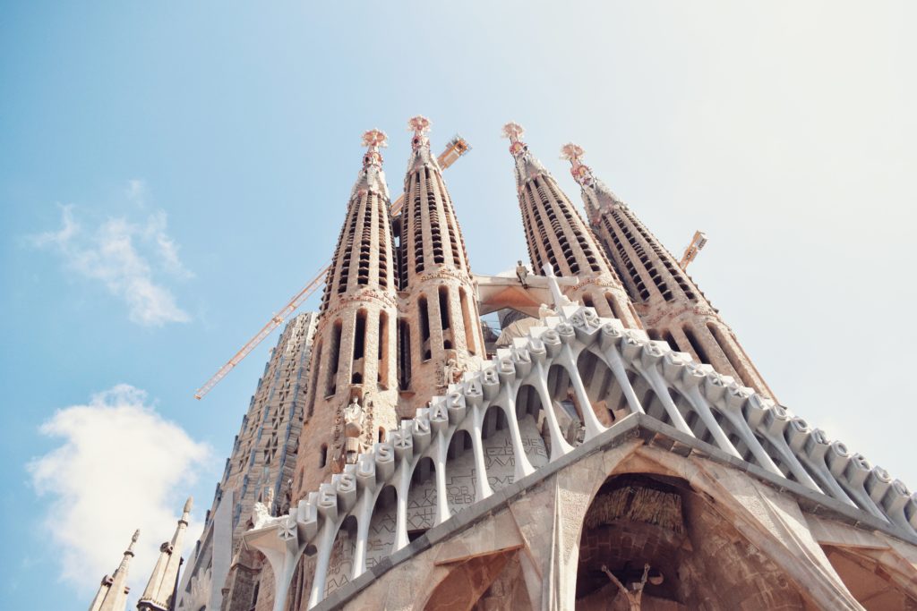visit top attractions in barcelona
