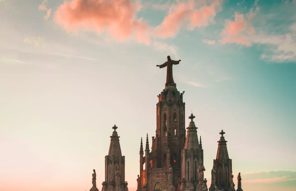 welcome to barcelona, visit famous sights