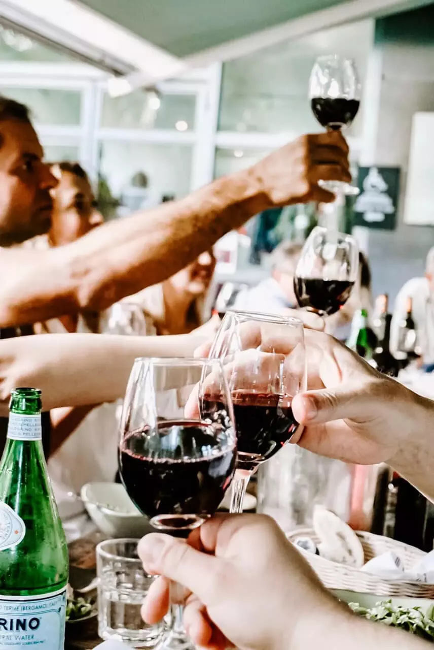 Say cheers to our food tours in Barcelona