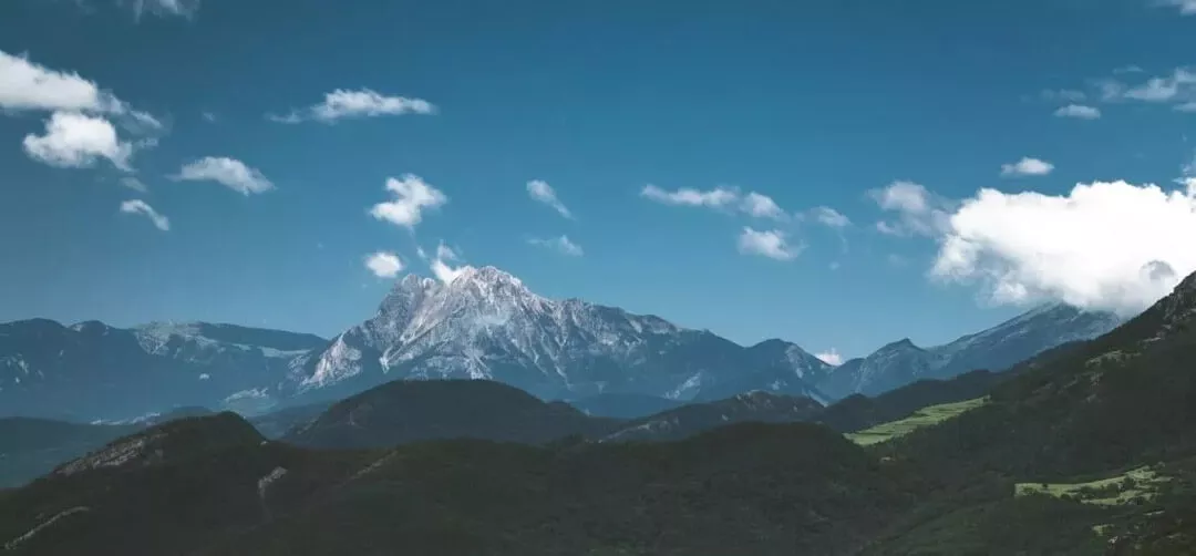 Visit the snowy mountains from Barcelona