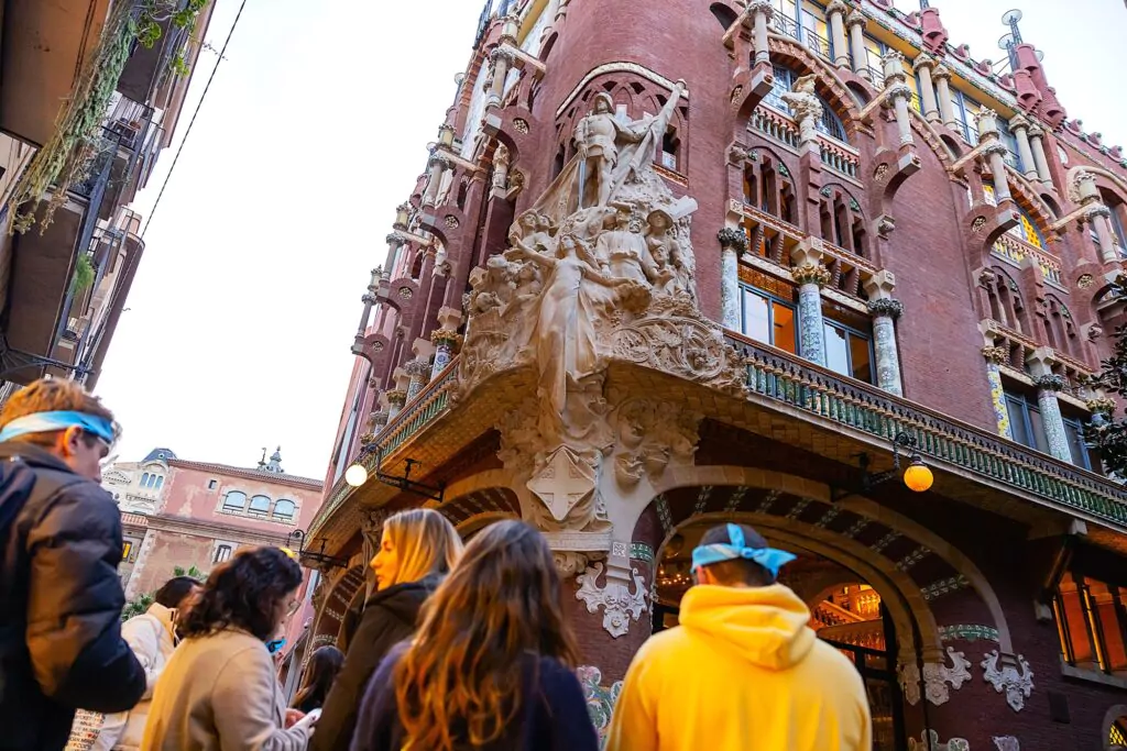 Tour and treasure hunt activity for companies in Barcelona - Palau de la musica