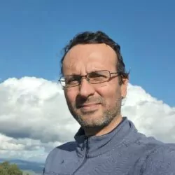 Julián Bueno SEO AIO consultor marketing digital