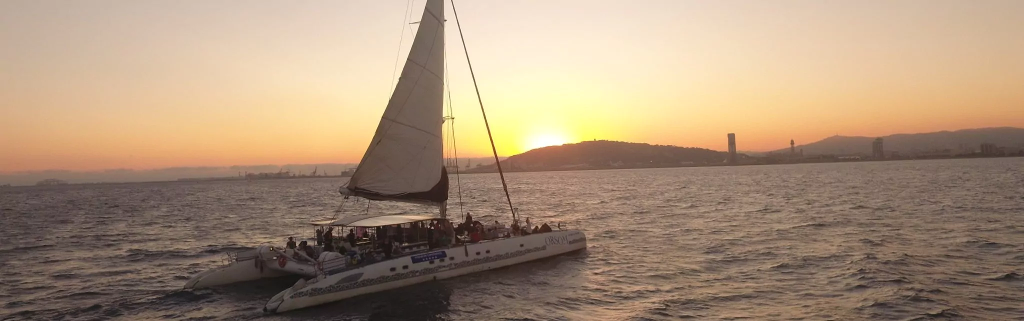 Catamaran trip for groups in Barcelona